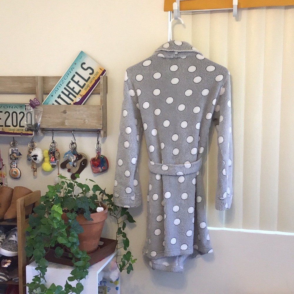 ‘Secret Treasures’ Comfy Fleece Robe - Picture 4 of 5